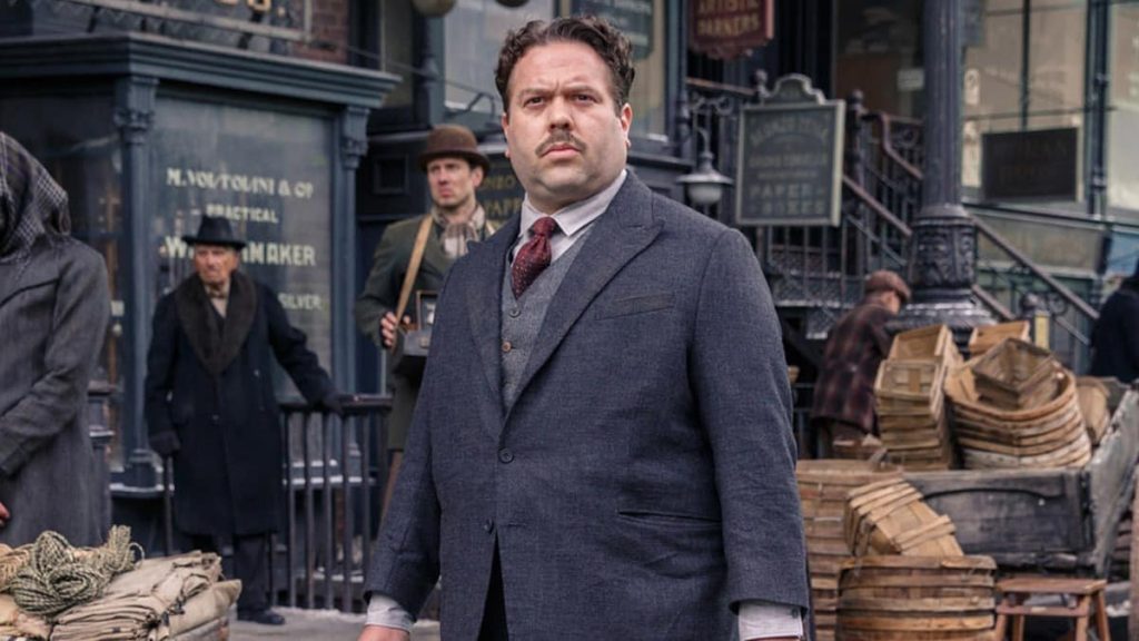 fantastic beasts dan fogler kowalski