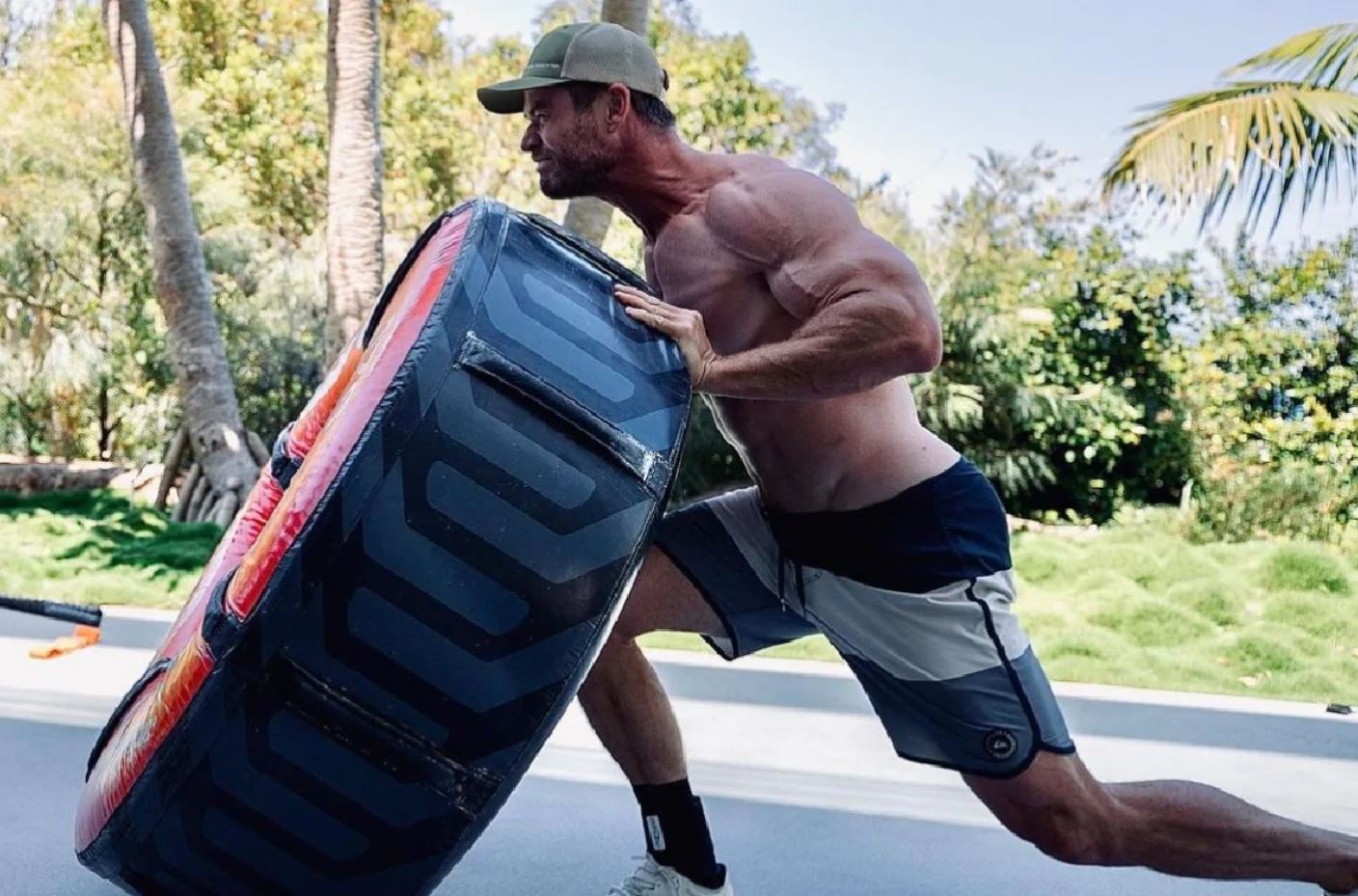 chris-hemsworth-talks-about-his-workout