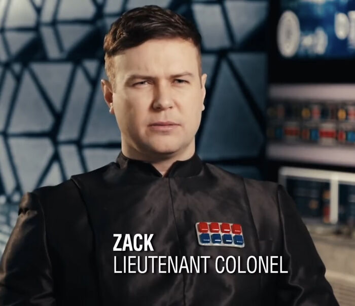 The first order officer wears a chest thing in The Kyle Ren Snl. It is a pack of gums.