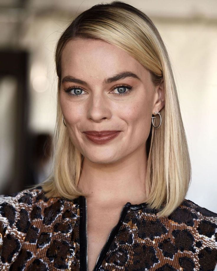 Celebrity who look way older than he looks - Margot Robbie.