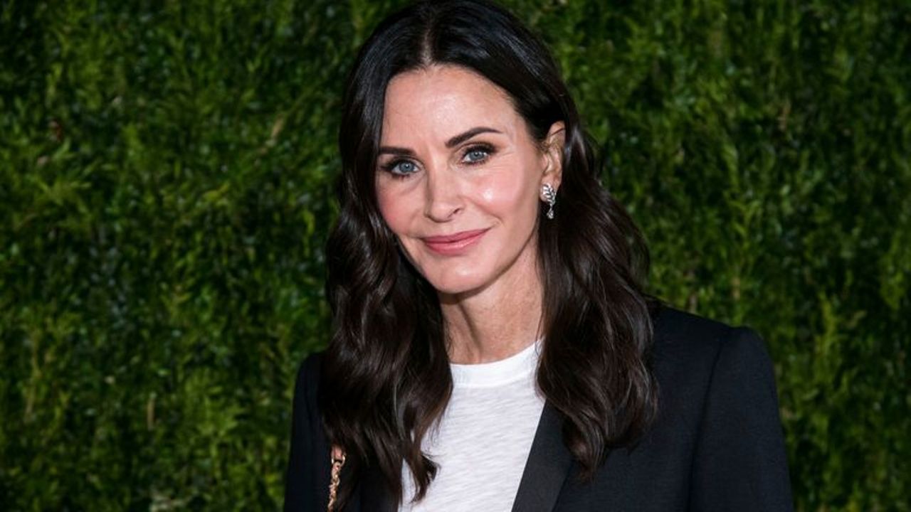 Courteney Cox hottest female actors over 50