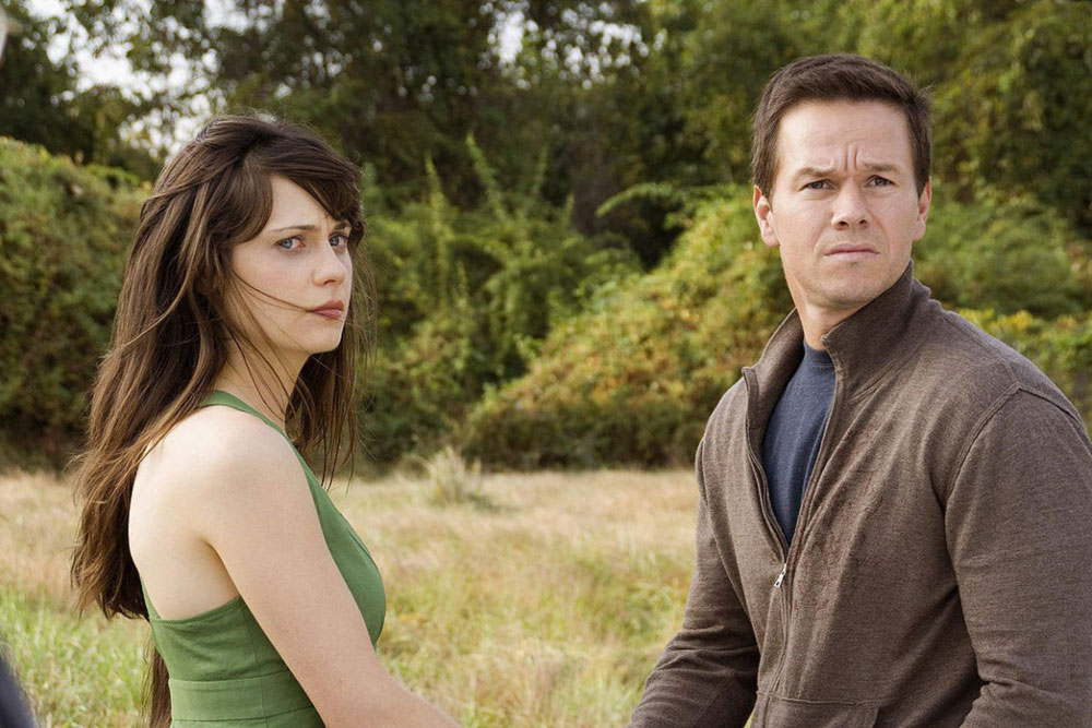 Mark Wahlberg and Zooey Deschanel in The Happening (2008)