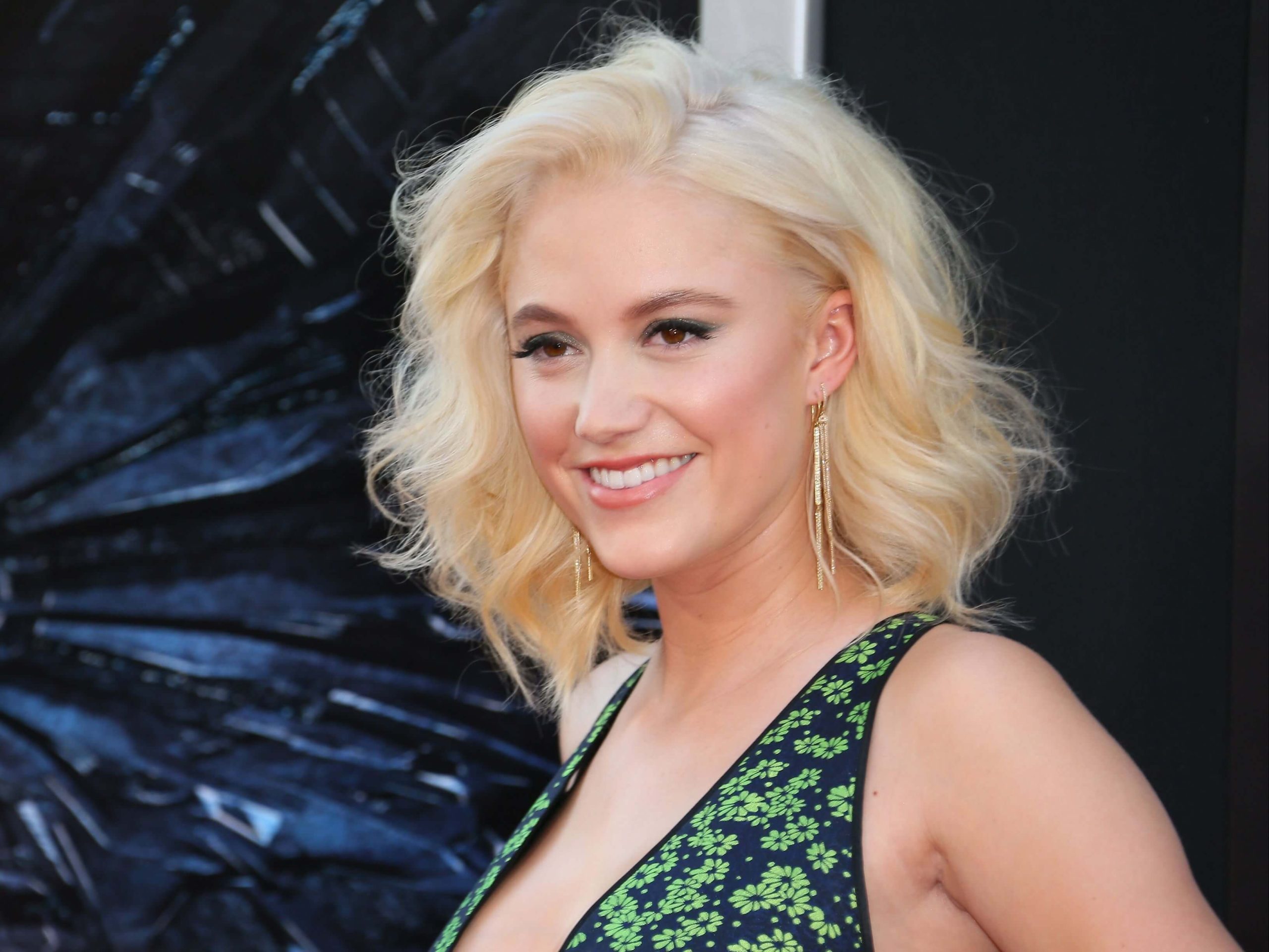 Maika Monroe - Stranger Things Star Joe Keery Dating 'It Follows' Star Maika Monroe