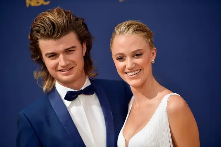 Joe Keery with girlfriend Maika Monroe 