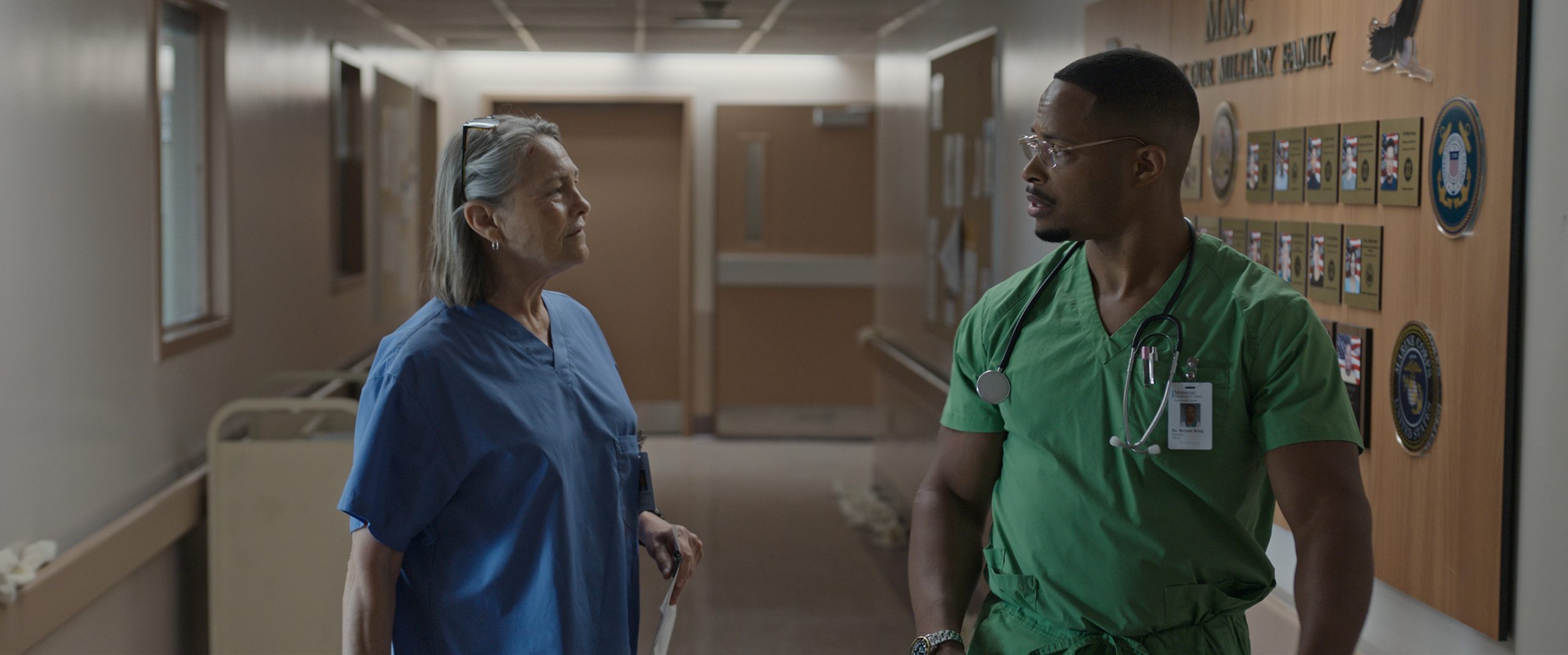 Cherry Jones as Susan Muldarek and Cornelius Smith Jr. as Dr. Bryant King in Five Days at Memorial