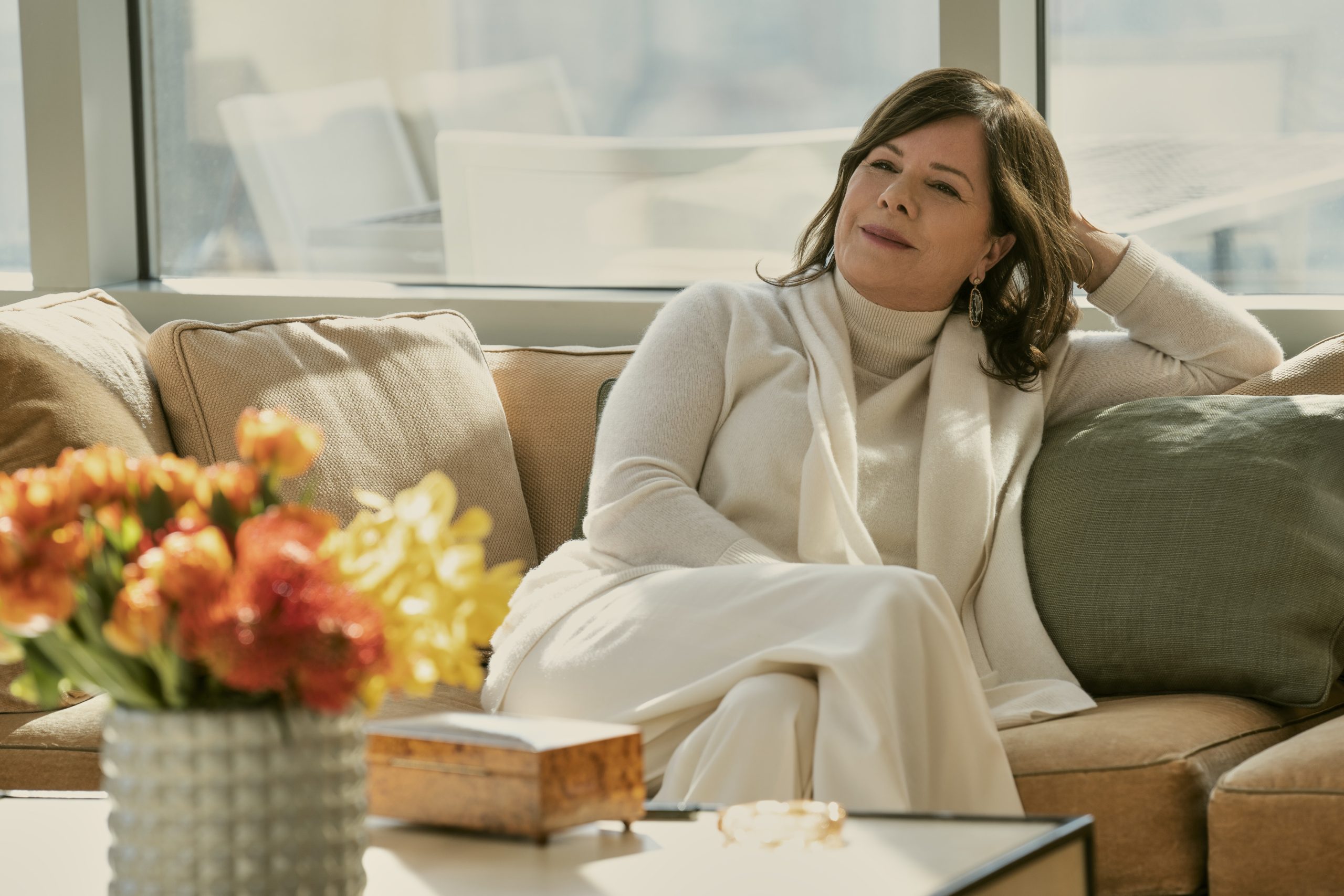 Uncoupled. Marcia Gay Harden as Claire Lewis in episode 101 of Uncoupled. Cr. Sarah Shatz/Netflix © 2022