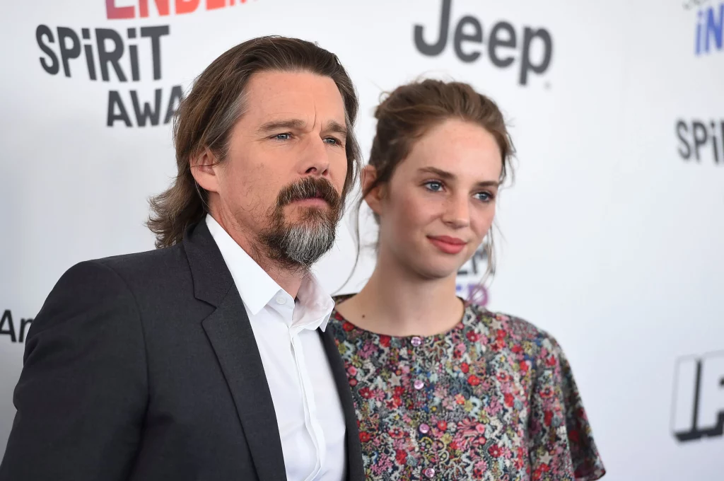 Ethan Hawke (Before the Sunrise) and his daughter Maya Hawke (Stranger Things).