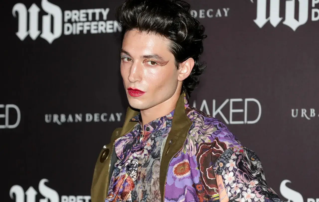 Fans predicting Ezra Miller is mentally ill 