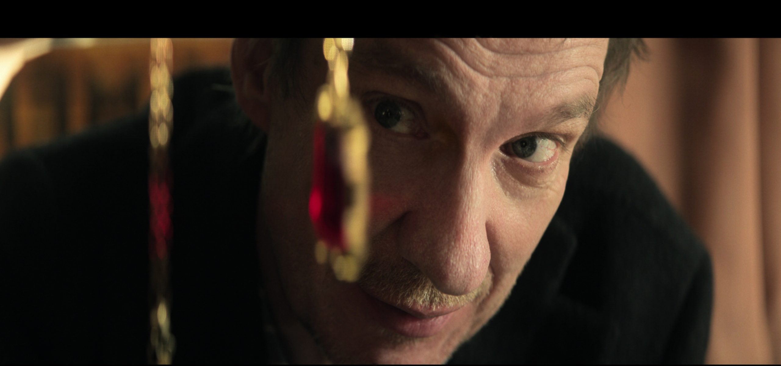 The Sandman. David Thewlis as John Dee in episode 105 of The Sandman. Cr. Courtesy Of Netflix © 2022