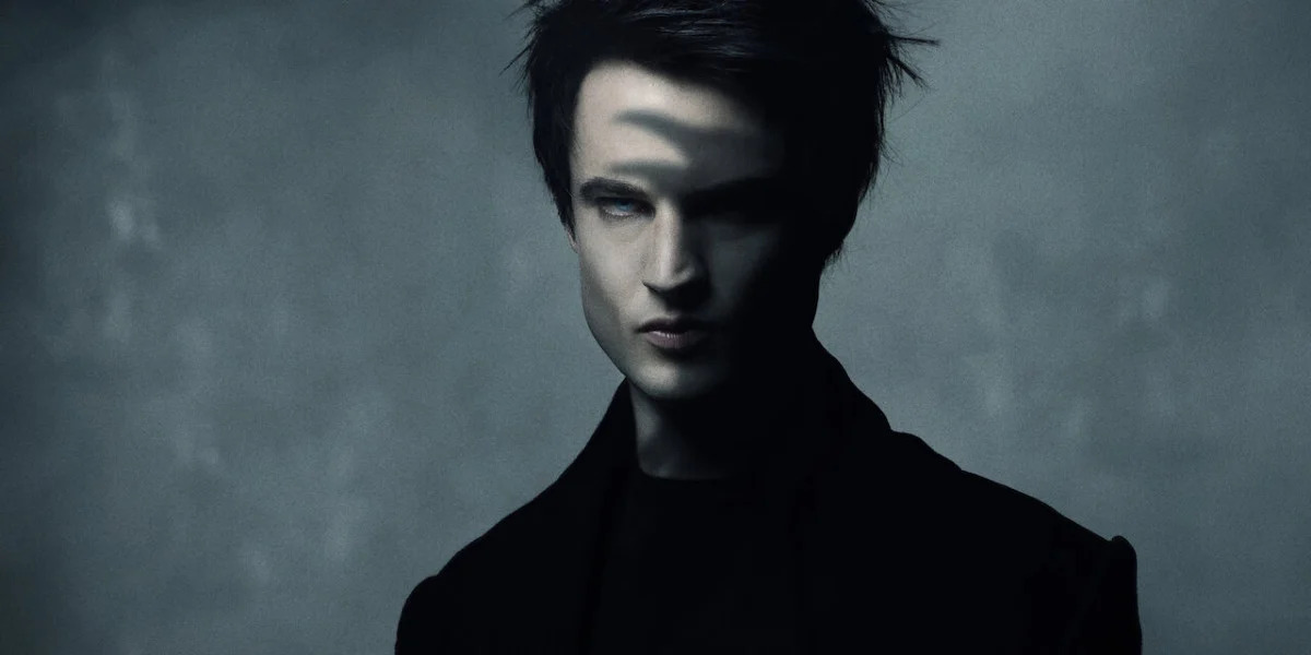 Tom Sturridge cast as Lord Morpheus, the King of Dreams