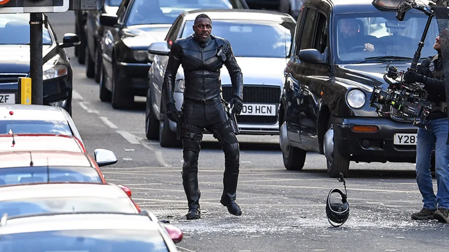 Idris Elba behind the scenes of Hobbs and Shaw (2019).